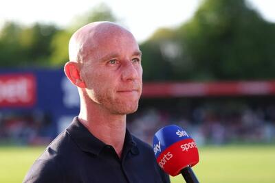 نیکی بات: ۵ تا ۸ سال زمان می‌برد تا منچستریونایتد به سطحی برسد که بتواند قهرمان لیگ برتر شود