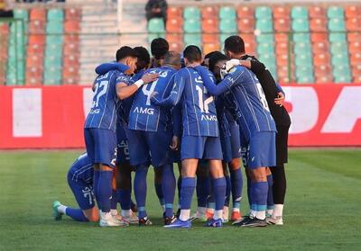 حضور شبانه برخی از بازیکنان استقلال در ساختمان باشگاه - تسنیم