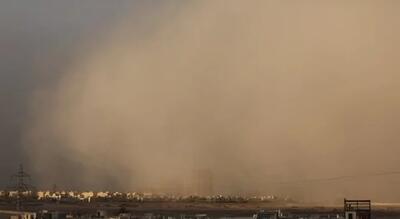 آسمان یزد در هجوم گردوخاک