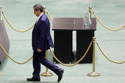 اعتراض ۱۰۰ نماینده به رئیس جمهور/ سیاست‌های ارزی همتی دلیل استیضاح او بود