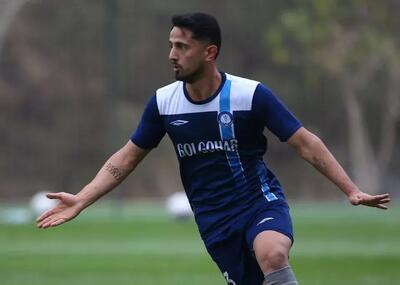 مدافعی با پاس گل: بیا در آغوش تارتار! (عکس)