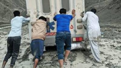   نجات زن بشاگردی پس از ۶ ساعت تلاش اورژانس در سیل + فیلم
