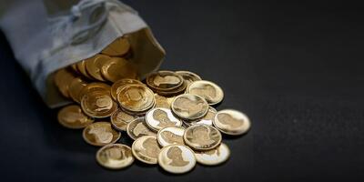 کاهش قیمت‌ها در بازار طلا و سکه؛ دلار به کانال 137 هزار تومان بازگشت