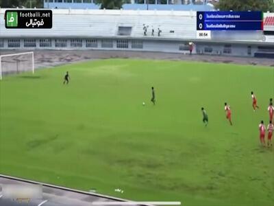 وقتی مدافع مانع گلزنی مهاجم حریف حین شادی زودهنگام پیش از گل شد