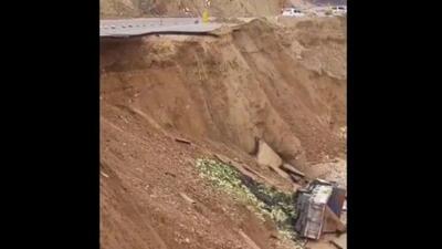  سقوط کامیون به دره | تصاویر هولناک از رانش زمین در ایذه