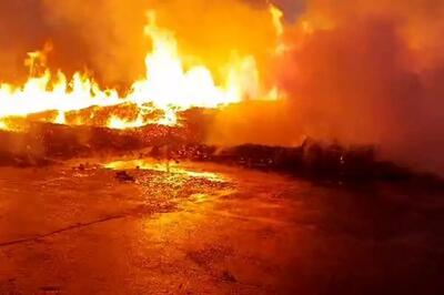 جزئیات آتش سوزی یک انبار لباس در جاده ورامین