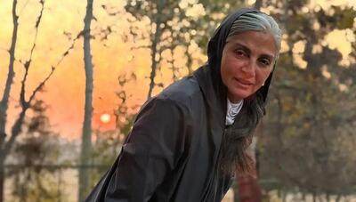 استایل پاییزی رویا جاویدنیا با بارانی مشکی و کپشن خاص (عکس)