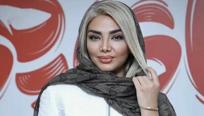 استایل شیک مهسا کامیابی با کت سفید و روسری توری (عکس)