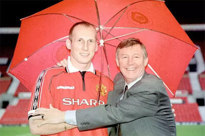 روزی که فرگوسن، یاپ استام را در پمپ‌بنزین خفت کرد!