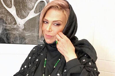  گوهر خیراندیش و گوگوش در حال تماشای یک تئاتر