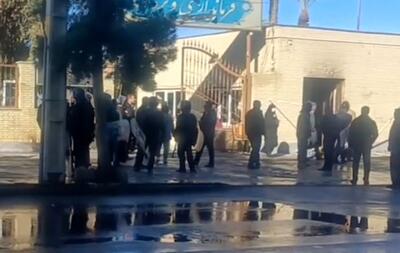 تصاویر جدید از اوضاع مقابل فرمانداری فسا