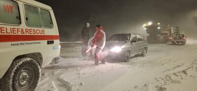  نجات ۲۰۰ مسافر در جاده خوش ییلاق توسط هلال احمر گلستان