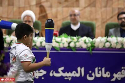  گزارش تصویری؛ تجلیل از مدال‌آوران ورزش کرمانشاه