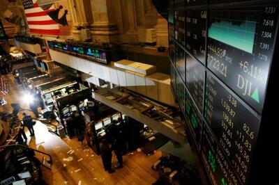 خوش‌بینی بی‌سابقه مصرف‌کنندگان آمریکایی به بازار سهام؛ زنگ هشدار برای ریسک‌های پنهان