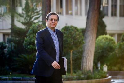 همتی قول تثبیت نرخ ارز برای ۶ ماه تا یک سال را داد