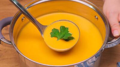  طرز تهیه سوپ کدو حلوایی مجلسی با نان سیر