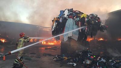 آتش‌سوزی انبار لباس در جنوب تهران +ویدیو