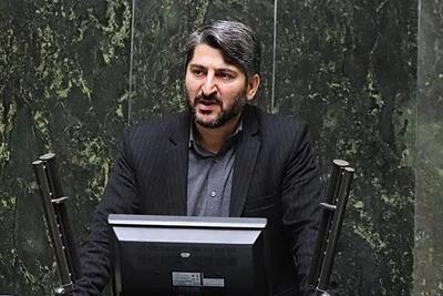 انتقاد یک نماینده به پزشکیان؛ دختر و دامادتان در فروشگاه‌های لاکچری خارج جولان می‌دهند/ اطراف شما را کسانی احاطه کرده‌اند که بعضا خائن هستند!