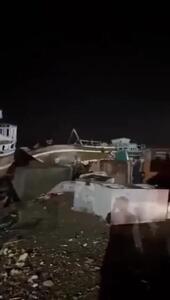  طوفان سهمگین در سواحل چابهار؛ بیش از ۱۰ لنج ماهیگیری غرق شد +فیلم