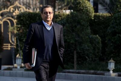 همتی خط قرمز کشید/ ذخایر ارزی مهم‌تر از دخالت در بازار+ فیلم