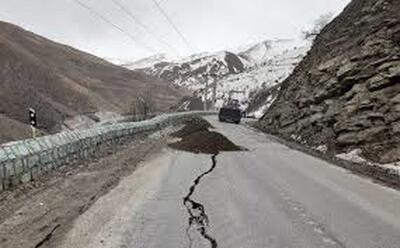 لحظه رانش وحشتناک زمین در خوزستان و سقوط کامیون به دره