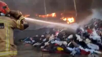 ببینید| مهار آتش‌سوزی بامدادی یک انبار لباس بعد از ۱۲ ساعت عملیات