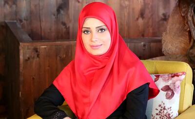 تصویر کارت پستالی صبا راد مجری تلویزیون از تهران