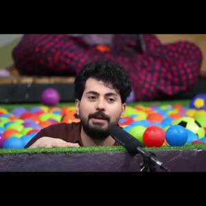 پرش ناگهانی مجری شبکه ۳ در استخر حین اجرای برنامه!