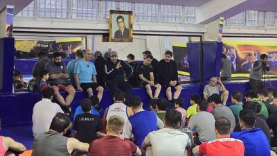  فراز قورچیان در جمع تیم ملی کشتی نوجوانان ایران: قهرمانی واقعی در سایه مردانگی، معرفت پهلوانی و احترام به استادان شکل می‌گیرد