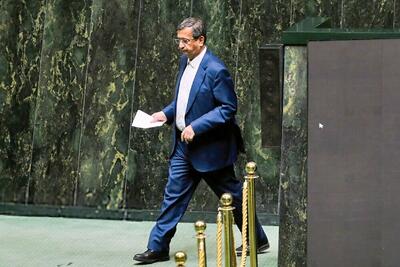 همتی: به مردم قول می‌دهم بازار ارز به ثبات برسد