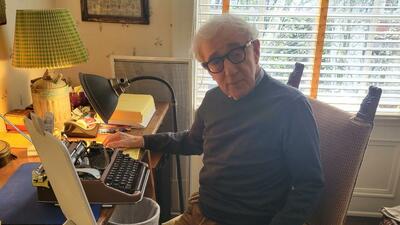 نویسنده‌ای در محاصره ایده‌ها