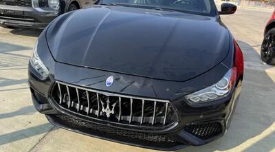 حراجی 21 دستگاه خودرو های داخلی و خارجی (دولتی) : ون زامیاد ، کشنده ولوو، تویوتا لندکروز ، مازراتی  ، بنز و