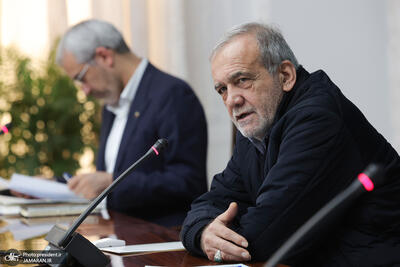  پزشکیان: تضعیف داخلی در شرایط فشار بیرونی، به کشور آسیب جدی می‌زند/ قبول مسئولیت در شرایط امروز، امری بسیار سخت و پیچیده است/ غیرقابل قبول است که عنوان شود منابعی در نظام مالی کشور مفقود شده است/ سازوکاری مشابه یک FATF داخلی طراحی و اجرا کنیم