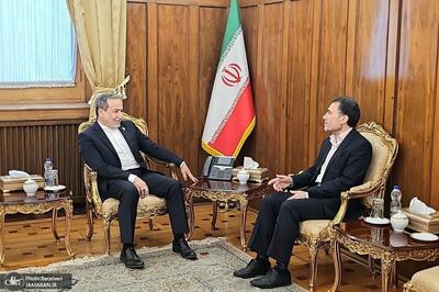  دیدار دبیر شورای راهبردی روابط خارجی با وزیر امور خارجه/ دهقانی فیروزآبادی و عباس عراقچی در مورد چه موضوعاتی گفت و گو کردند؟