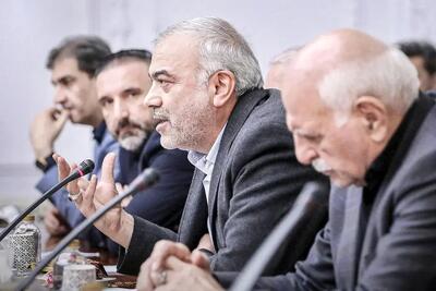 بحران فراتر از گفتگوست؛ بررسی دیدار اصناف و بازاریان معترض با رئیس‌جمهور و اعضای دولت/ بازاریانی که هرگز در اعتراضات با مردم همراهی نکرده‌اند، حالا سرمایه خود را در خطر دیده و علیه گرانی به پاخاستند