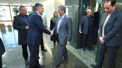 همتی به بانک‌ مرکزی رفت - مردم سالاری آنلاین