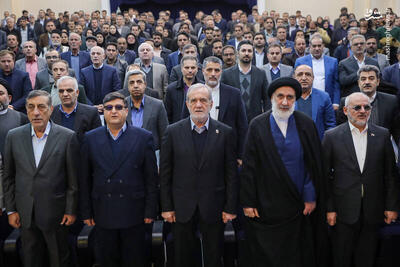 عکس/ نشست پزشکیان با سرمایه گذاران و فعالان اقتصادی شهرکرد