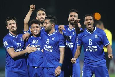 ناراحتی هواداران استقلال از جلسه شبانه بازیکنان در آستانه دیدار حساس با سپاهان + فیلم - پارس فوتبال