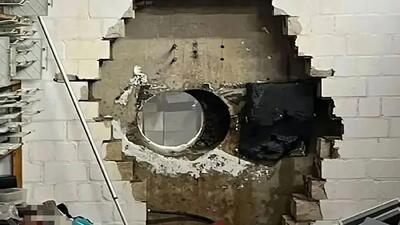 عکس  شکاف بزرگ توسط دزدان در دیوار خزانه بانک / همه در شوک سرقت بزرگ و حرفه ای از بانک در آلمان