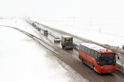 امدادرسانی به مسافران گرفتار در جاده‌های خراسان رضوی به دنبال کولاک شدید (۱۰ دی ۱۴۰۴)