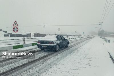 انسداد مسیر‌های ورودی یکی از شهرستان‌های خراسان رضوی بر اثر بارش برف و کولاک (۱۰ دی ۱۴۰۴)