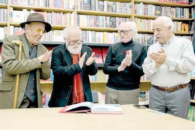 چهره‌گشایی از شاملو