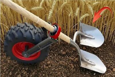 ابتکارات؛ آقای اصلاح طلب بیلشو دو منظوره کرد هم شخم بزنه هم بذر بکاره