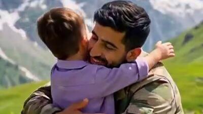  مراقب پسرم باشید، تازه یاد گرفته بگه بابا