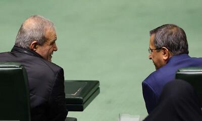 پزشکیان: آقای همتی با اختلاف بالا از ۱۸ نفر از اساتید و خبرگان، نمره قبولی برای بانک مرکزی گرفت + فیلم