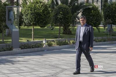 اولین اظهارات همتی در حیاط دولت پس از انتصاب در ریاست بانک مرکزی/ همتی: وظیفه اصلی بانک بانک مرکزی مهار تورم و کنترل ارز و نظارت بر بانک‌هاست؛ از این به بعد در این زمینه پاسخگو خواهم بود + فیلم