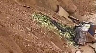  لحظات سقوط کامیون به دره در ایذه