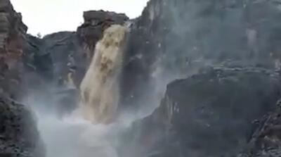 تصاویر جاری شدن آبشار عظیم کوهبزان