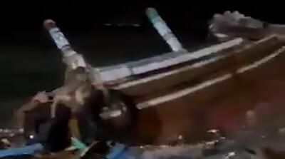 تصاویر غرق شدن لنج‌های ایران بر اثر طوفان