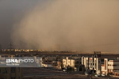 عکس: هجوم طوفان خاک و ریزگردها به شهر یزد